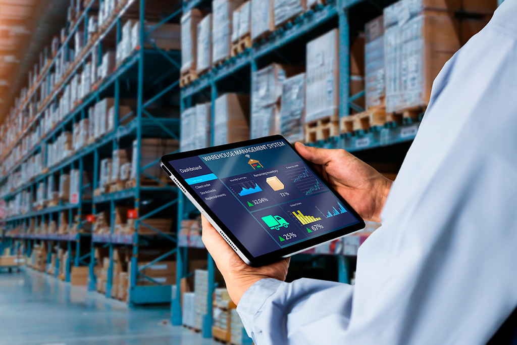 3pl services: person with tablet at storage. Inventory.